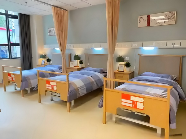 深圳户口办理公司_活佛王兴夫“点化”140位女信徒，全程不穿衣服，场面失控 遵医嘱定确给药时正
